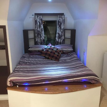 Top Floor In Beautiful Home ويموث المظهر الخارجي الصورة