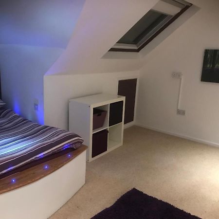 Top Floor In Beautiful Home ويموث المظهر الخارجي الصورة