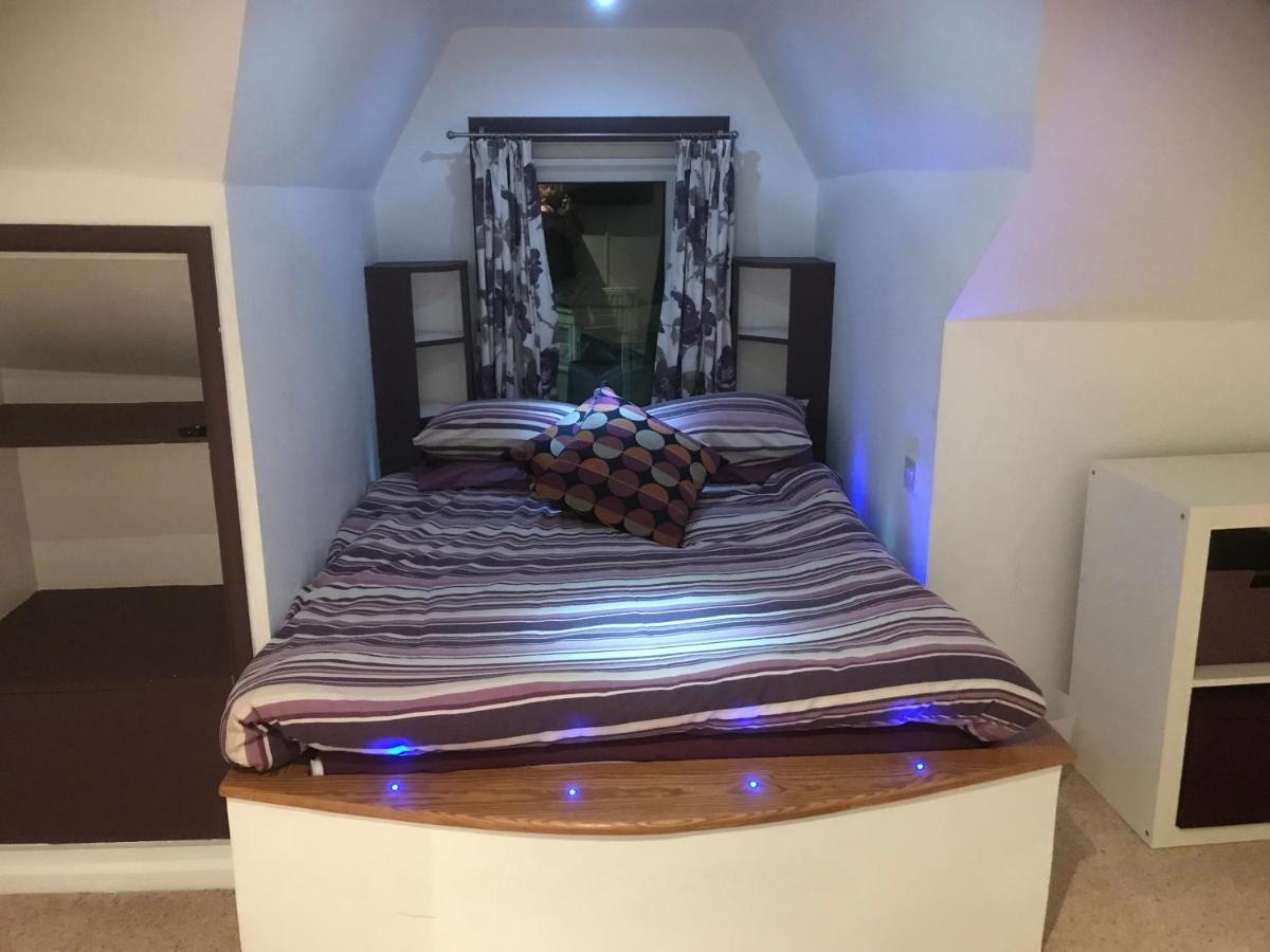 Top Floor In Beautiful Home ويموث المظهر الخارجي الصورة