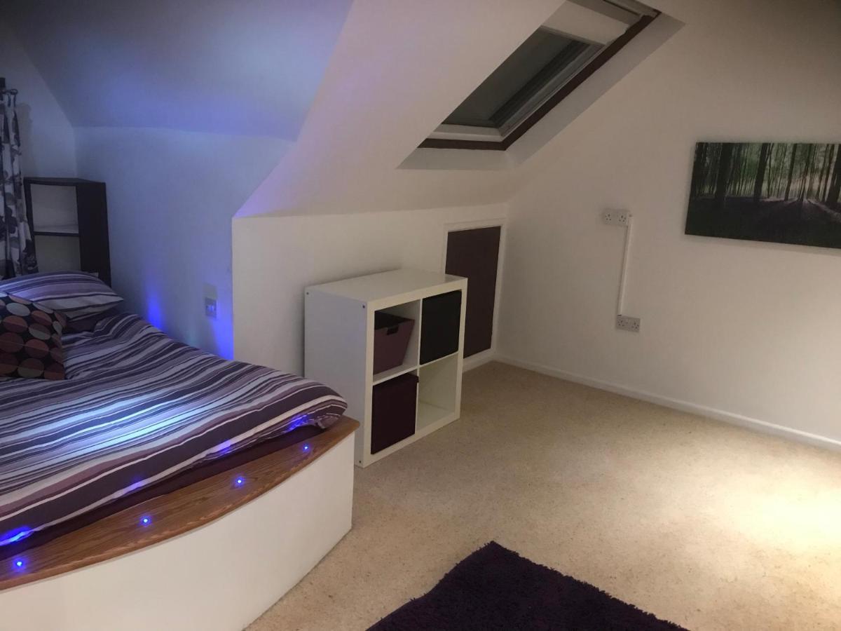 Top Floor In Beautiful Home ويموث المظهر الخارجي الصورة